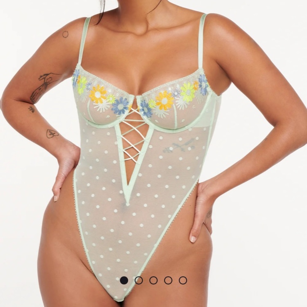 NWT Savage X Fenty Free Spirit Floral Embroidered Teddy